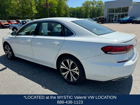 Certified 2022 Volkswagen Passat 2.0T SE FWD image 8