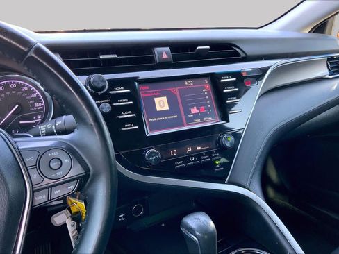 Used 2018 Toyota Camry SE w/ Moonroof Package FWD image 7