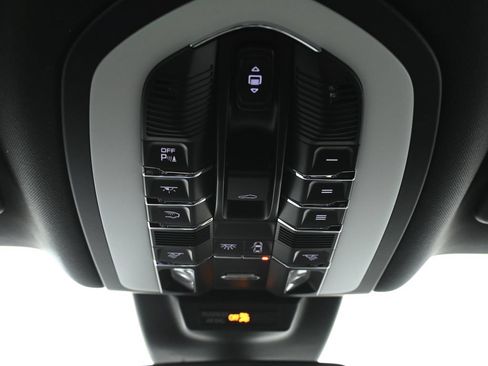 Used 2026 Porsche Macan AWD/4WD image 21