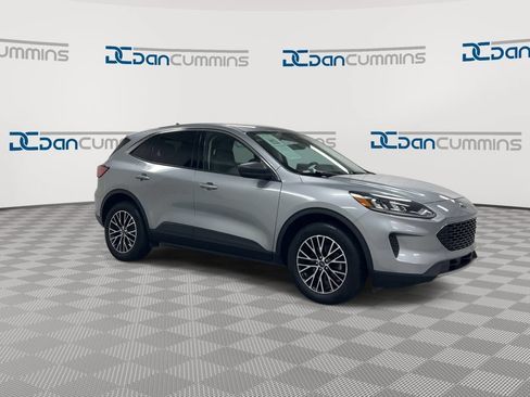 Used 2022 Ford Escape SE FWD image 2