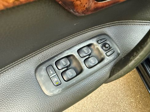 Used 2005 Volvo S60 2.5T image 30