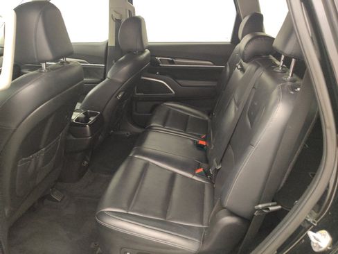 Used 2022 Kia Telluride LX AWD/4WD image 18