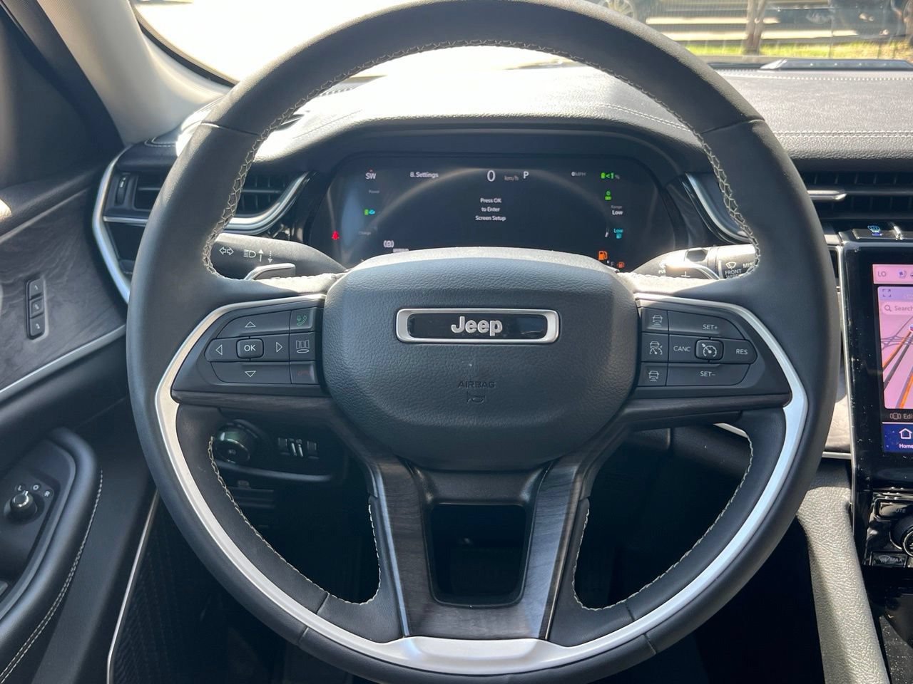 Used 2023 Jeep Grand Cherokee 4WD 4xe w/ Luxury Tech Group II image 15