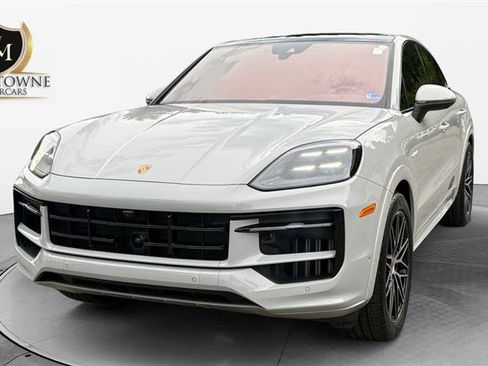 Used 2025 Porsche Cayenne S AWD/4WD image 1