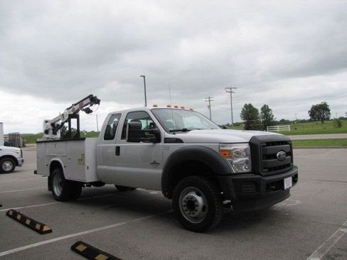Used 2013 Ford F550 4x4 SuperCab Super Duty w/ Payload Upgrade Pkg image 4