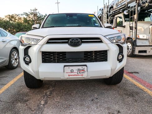 Used 2023 Toyota 4Runner SR5 Premium w/ Moonroof Package AWD/4WD image 4