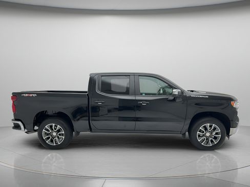 Used 2025 Chevrolet Silverado 1500 LT AWD/4WD image 4