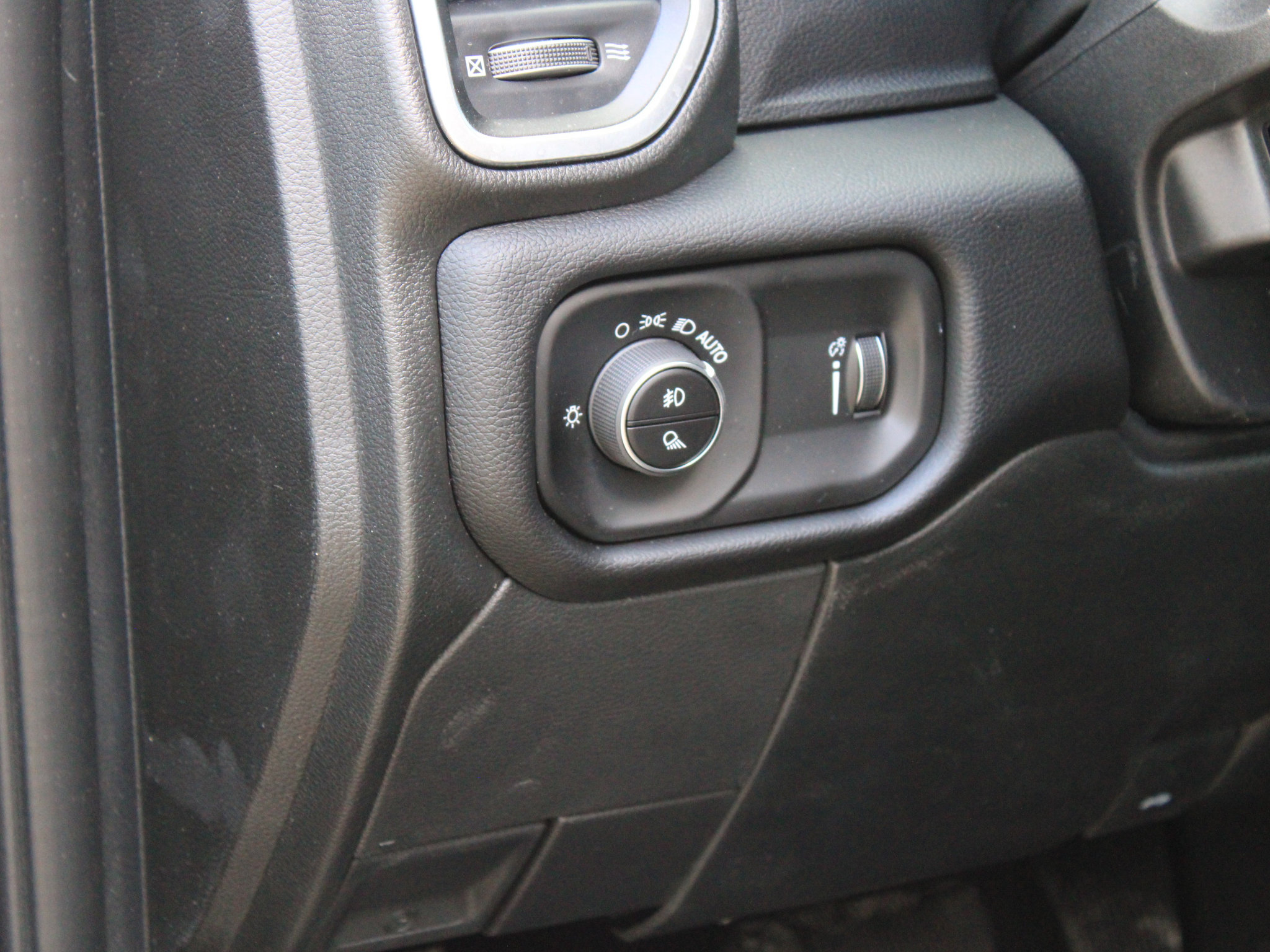 New 2027 RAM 3500 Big Horn AWD/4WD image 15