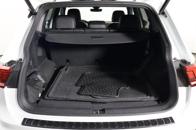 Used 2024 Volkswagen Tiguan SE R-Line AWD/4WD image 16