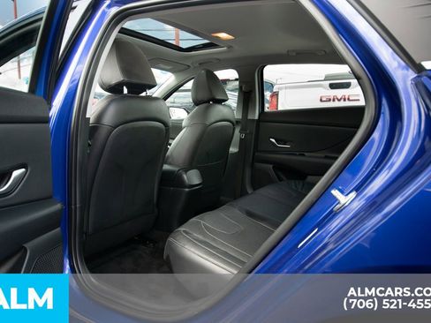 Used 2022 Hyundai Elantra Limited image 12