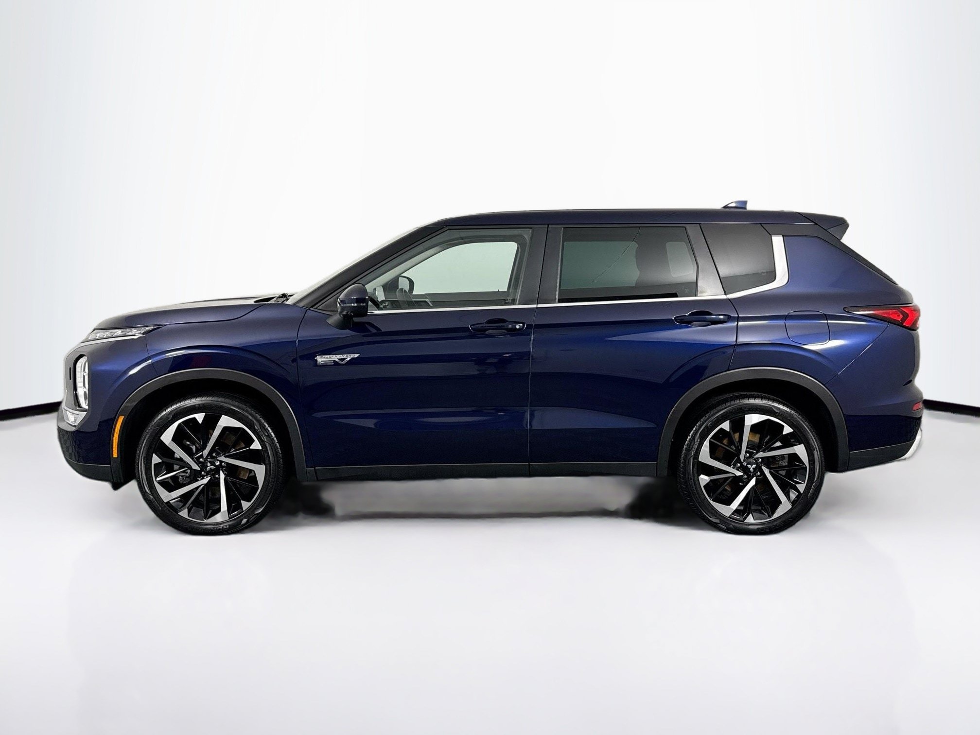 Used 2023 Mitsubishi Outlander SE AWD/4WD image 11