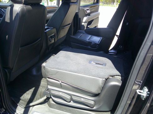 Used 2021 Chevrolet Suburban Premier w/ Premium Package AWD/4WD image 40