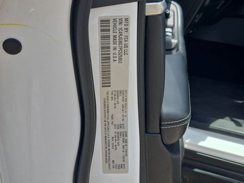Used 2023 Jeep Grand Cherokee Limited w/ Black Appearance Package RWD image 35