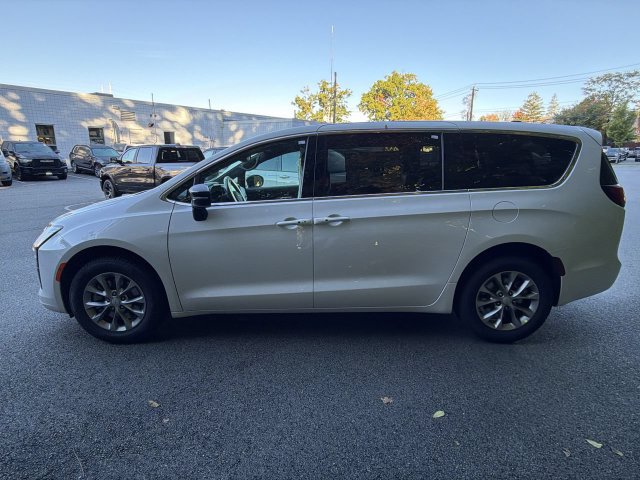 New 2027 Chrysler Pacifica Select AWD/4WD image 5