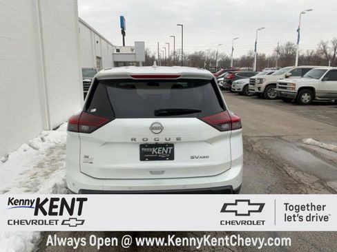 Used 2024 Nissan Rogue SV image 6