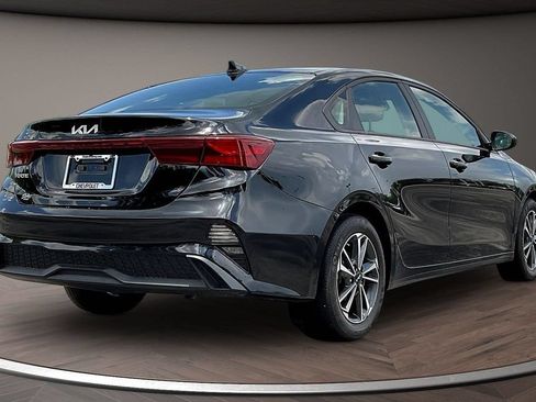 Used 2024 Kia Forte LXS FWD image 7