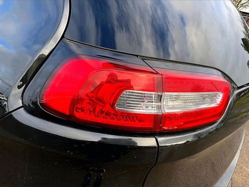 Used 2016 Jeep Cherokee Trailhawk w/ Leather Interior Group image 28