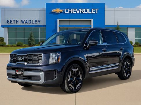Used 2025 Kia Telluride S FWD image 3