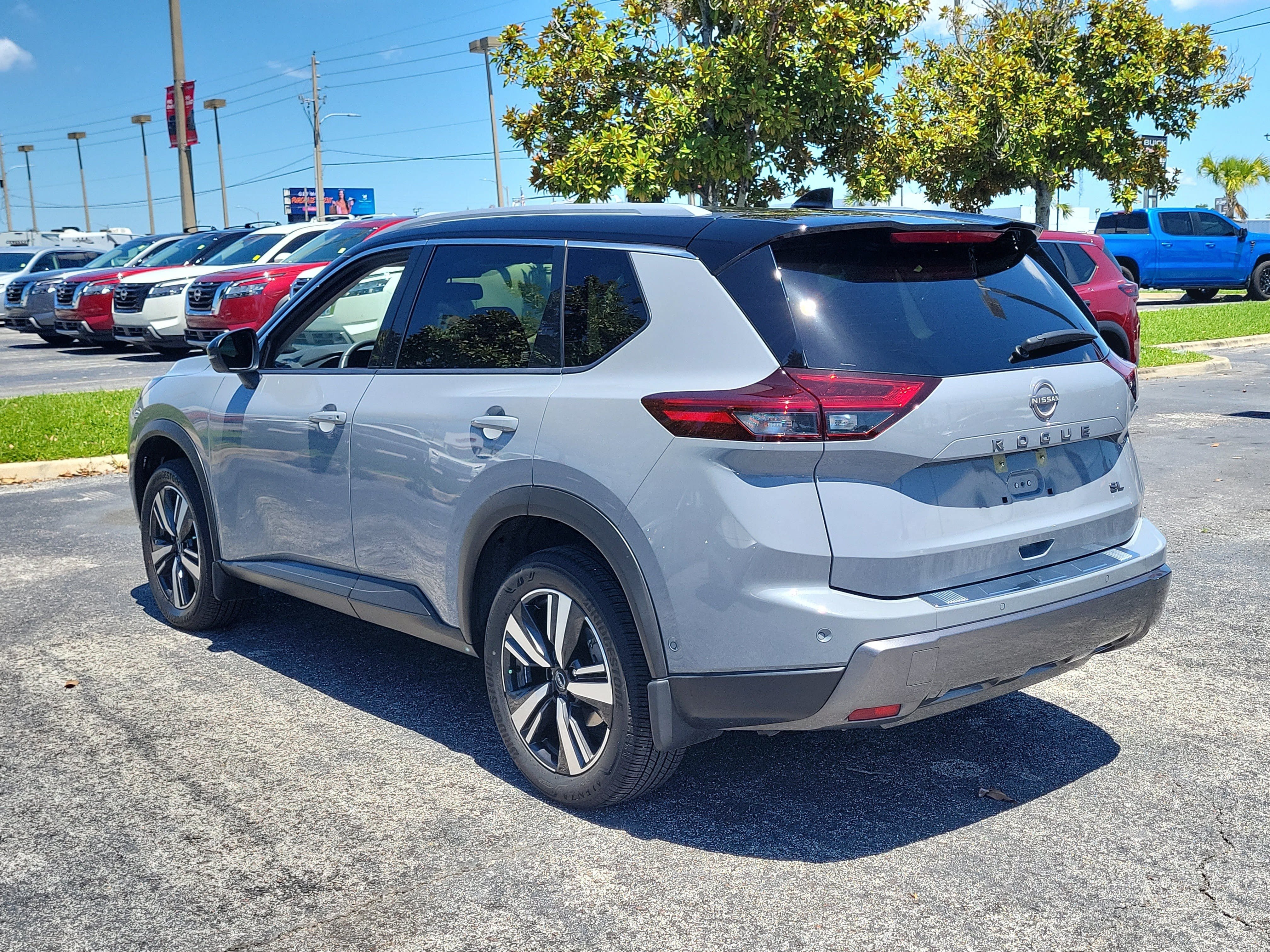 Certified 2024 Nissan Rogue SL FWD image 8