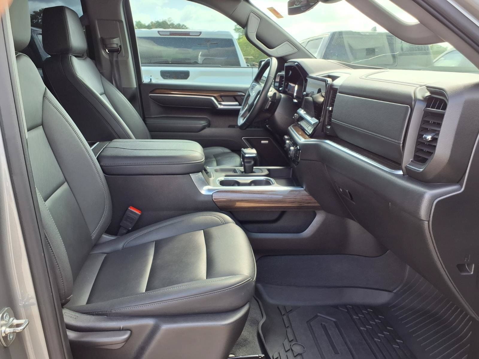 Used 2025 Chevrolet Silverado 1500 RST w/ Convenience Package II AWD/4WD image 18