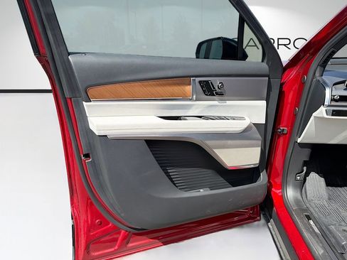 New 2026 Cadillac Vistiq Sport w/ LPO, Floor Liner Package AWD/4WD image 24