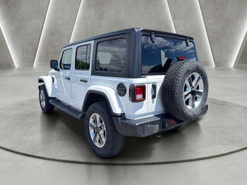 Used 2022 Jeep Wrangler Unlimited Sahara w/ Cold Weather Group AWD/4WD image 5