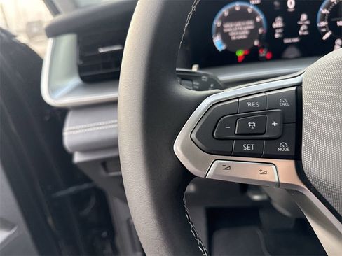 New 2026 Volkswagen Tiguan SE image 18