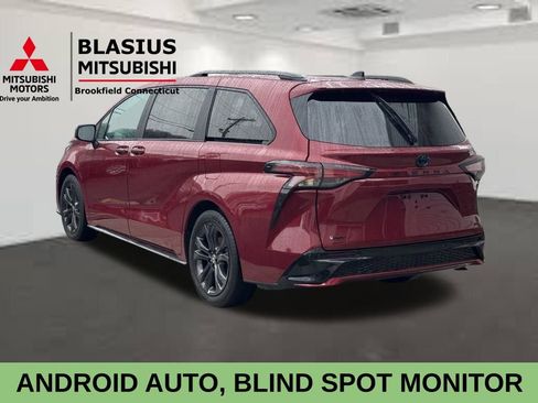 Used 2025 Toyota Sienna XSE w/ XSE Plus Package image 6