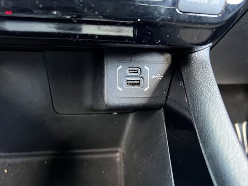 Used 2023 Jeep Compass Limited image 22