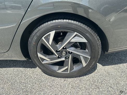 Certified 2025 Hyundai Elantra SEL FWD image 10