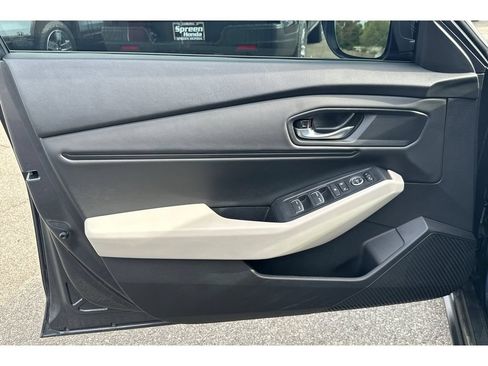 Used 2025 Honda Accord SE image 11