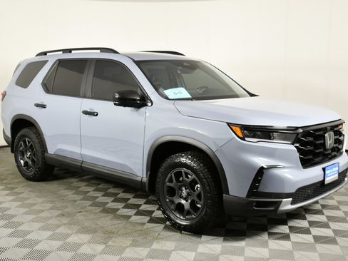Certified 2024 Honda Pilot TrailSport image 4