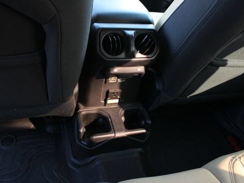 Used 2020 Jeep Wrangler Unlimited Sahara AWD/4WD image 24