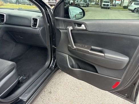 Used 2021 Kia Sportage LX FWD image 9