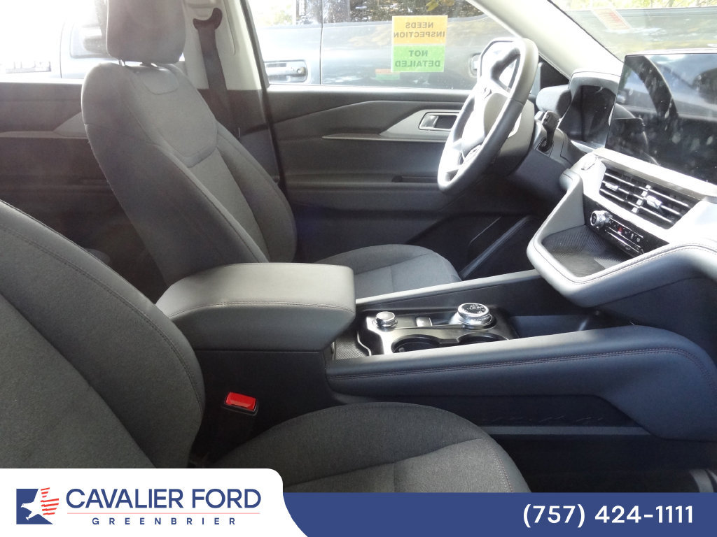 Used 2026 Ford Explorer Active AWD/4WD image 7