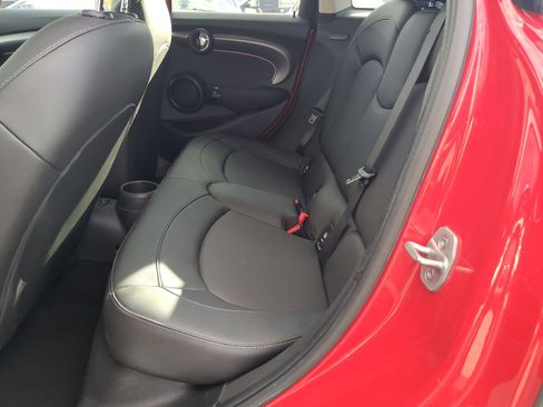 Used 2024 MINI Cooper 4-Door Hardtop image 30