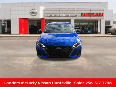 Used 2025 Nissan Altima 2.5 SR image 11