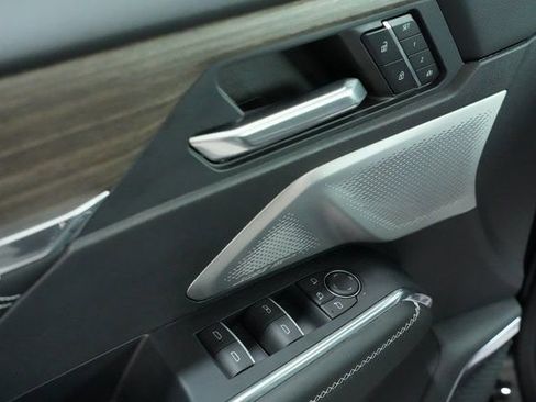 Used 2024 GMC Acadia Denali image 13