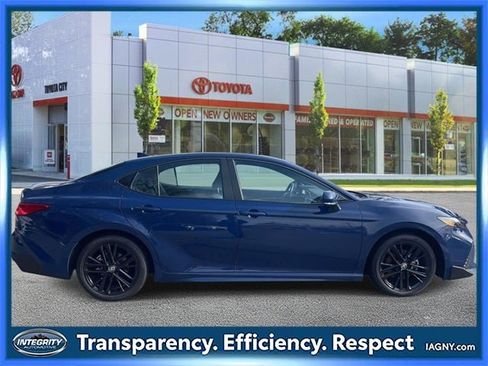 Certified 2025 Toyota Camry SE image 5