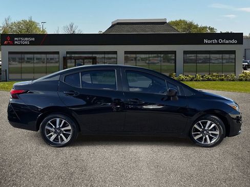 Used 2022 Nissan Versa SV image 5