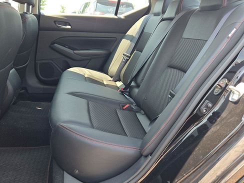 Used 2023 Nissan Altima 2.5 SR FWD image 16