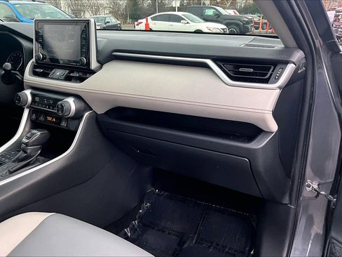 Used 2019 Toyota RAV4 XLE Premium image 15