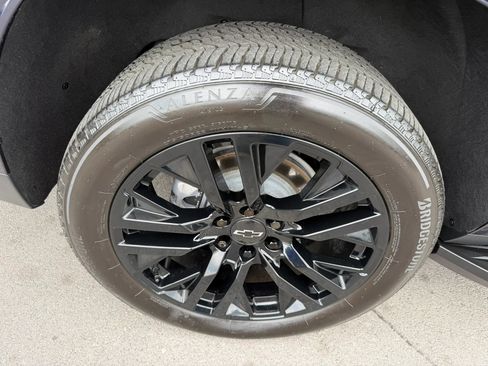 Used 2022 Chevrolet Suburban RST w/ Sport Performance Package RWD image 18