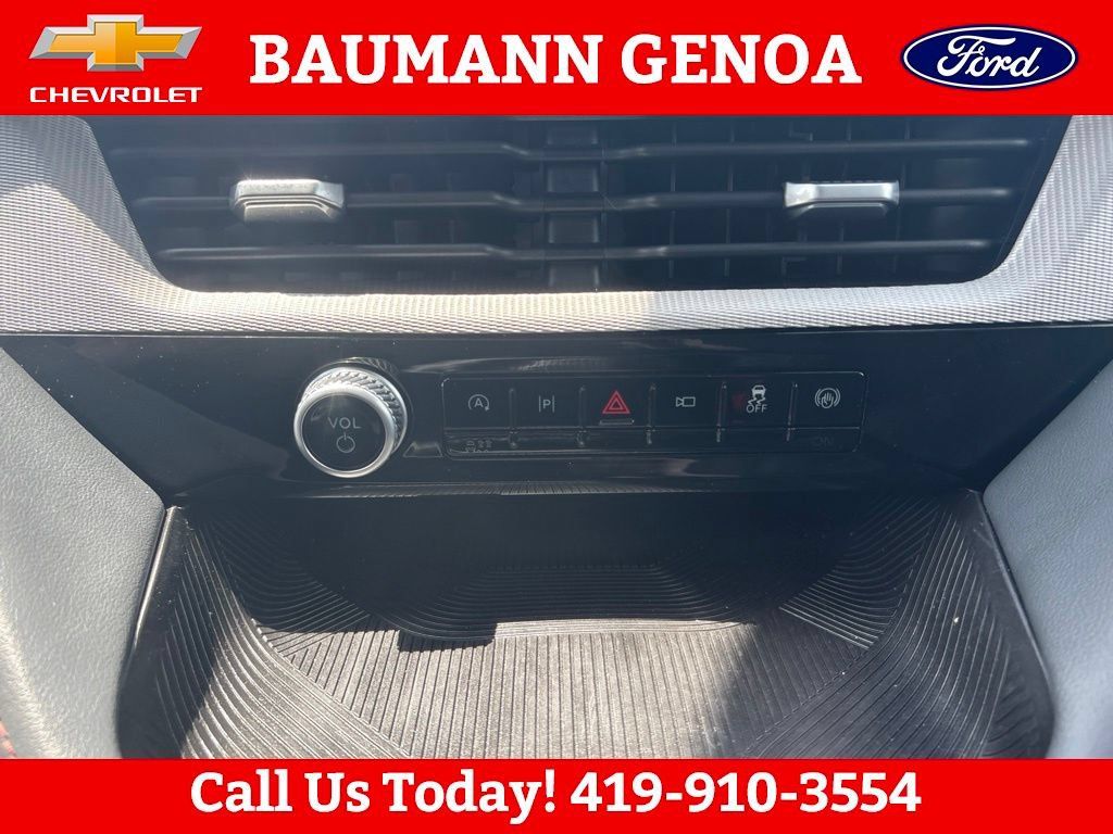 Used 2025 Ford Explorer Active AWD/4WD image 24