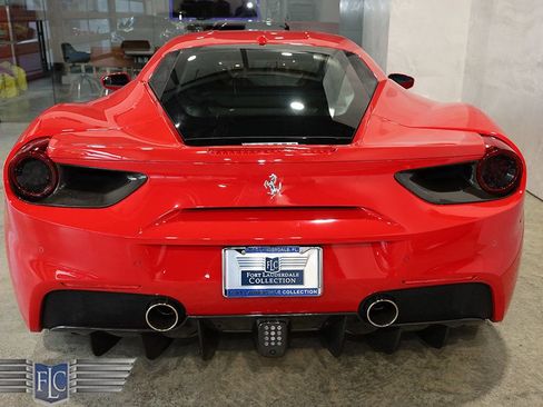 Used 2018 Ferrari 488 GTB RWD image 8