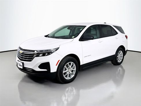 Used 2023 Chevrolet Equinox LS w/ LS Convenience Package AWD/4WD image 5