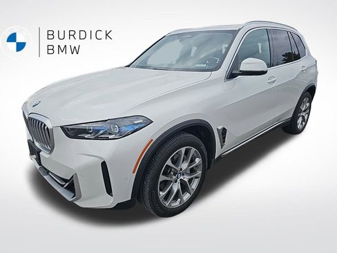 Certified 2024 BMW X5 xDrive40i w/ Premium Package AWD/4WD image 1