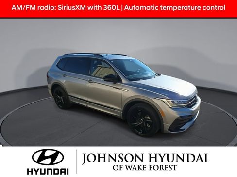 Used 2023 Volkswagen Tiguan SE R-Line image 2