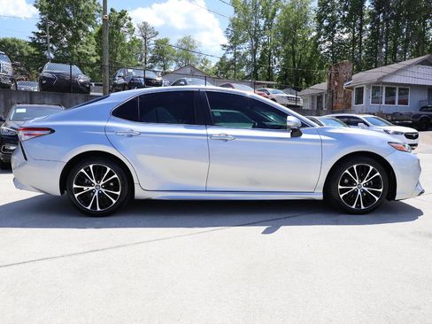 Used 2018 Toyota Camry SE w/ Convenience Package image 8