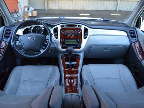Used 2004 Toyota Highlander Limited AWD/4WD image 57